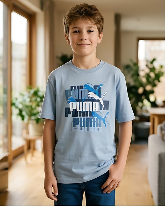 Camiseta Niño Puma Letras Superpuestas Azules Azul Cielo Semi Oversize