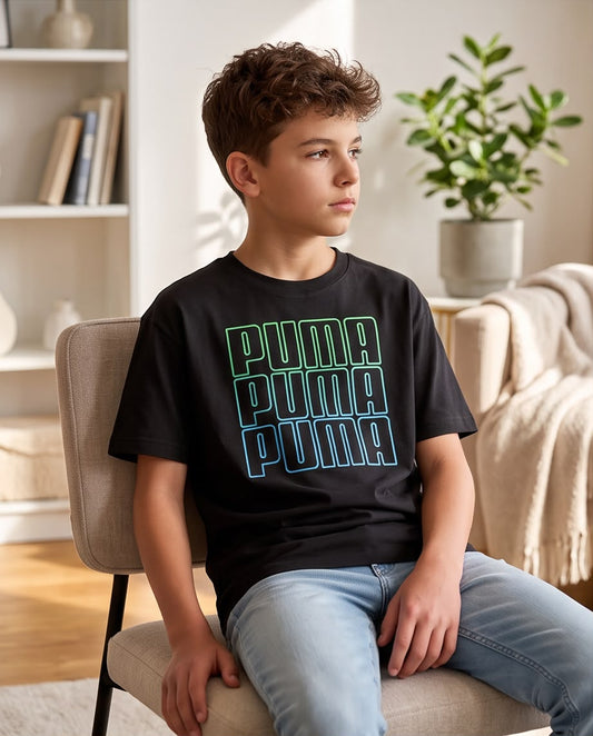 Camiseta Niño Puma Tres Filas Contorno Verde y Azul Negra Semi Oversize