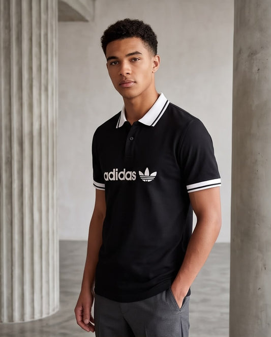 Camiseta Tipo Polo Negra adidas Trébol Blanco Cuello y Puños Blancos Regular Fit