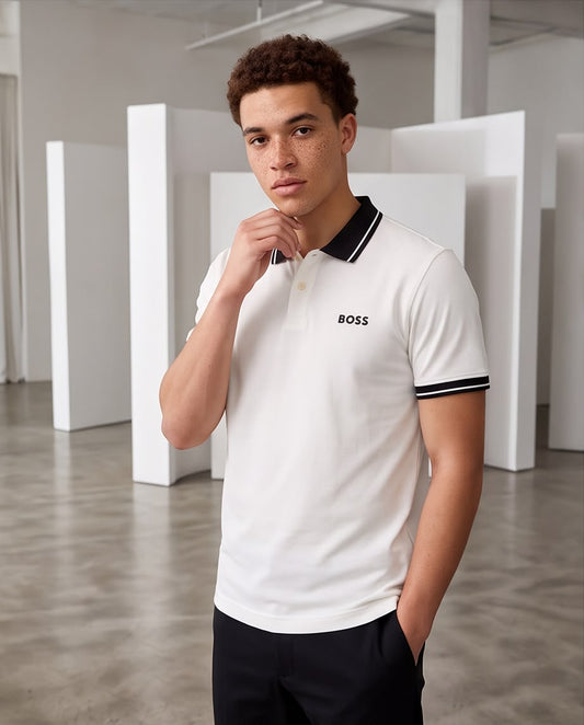 Camiseta Tipo Polo Marfil BOSS Logo Pequeño Cuello y Puños Negros Regular Fit