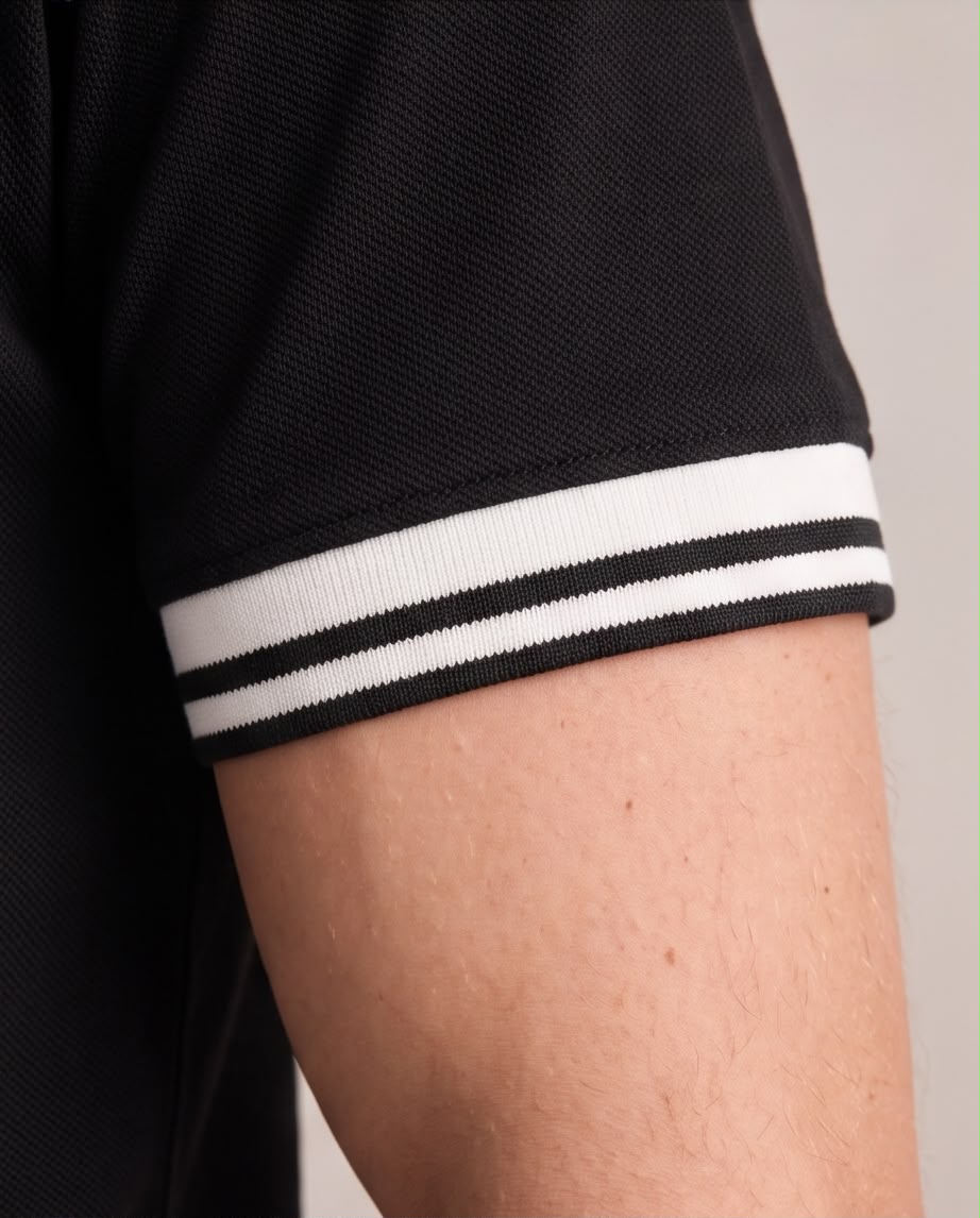 Camiseta Tipo Polo Negra HUGO Firma Blanca Cuello y Puños Blancos Regular Fit