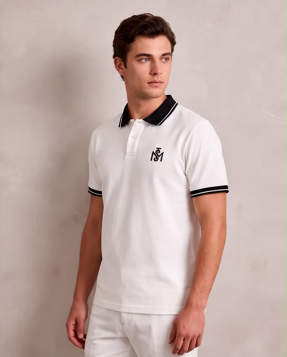 Camiseta Tipo Polo Marfil MONASTERY Monograma Negro Cuello y Puños Negros Regular Fit