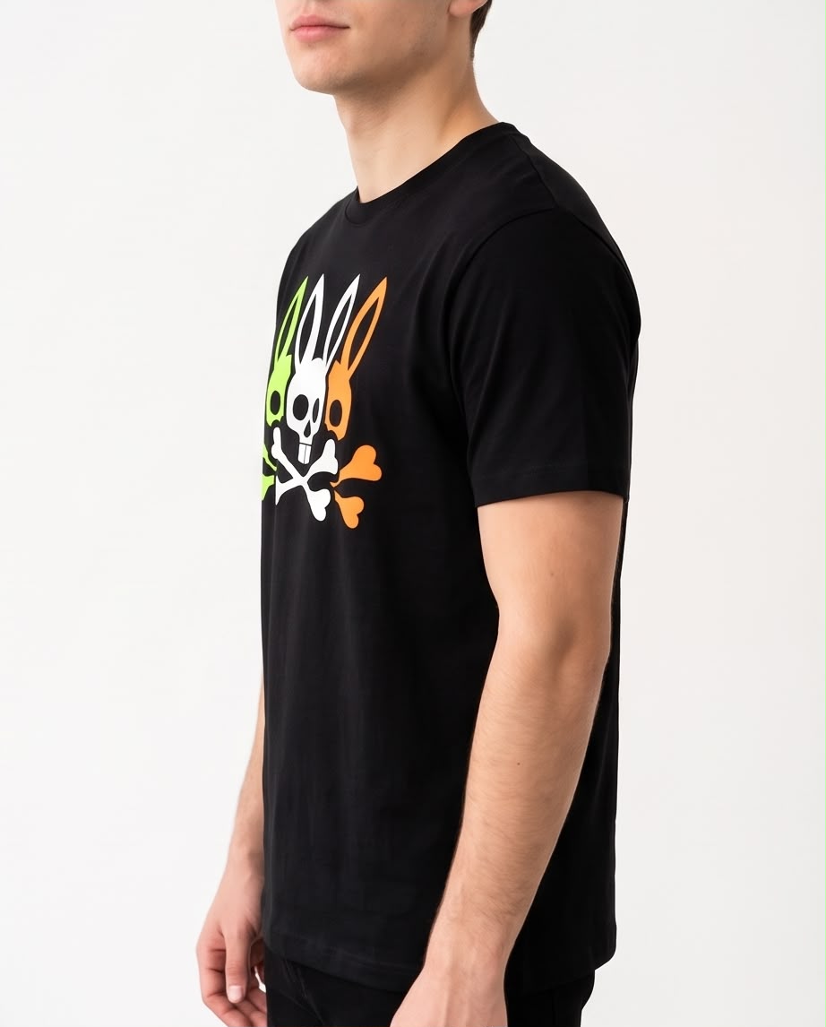 Camiseta Negra Tres Conejos Verde Blanco y Naranja Regular Fit